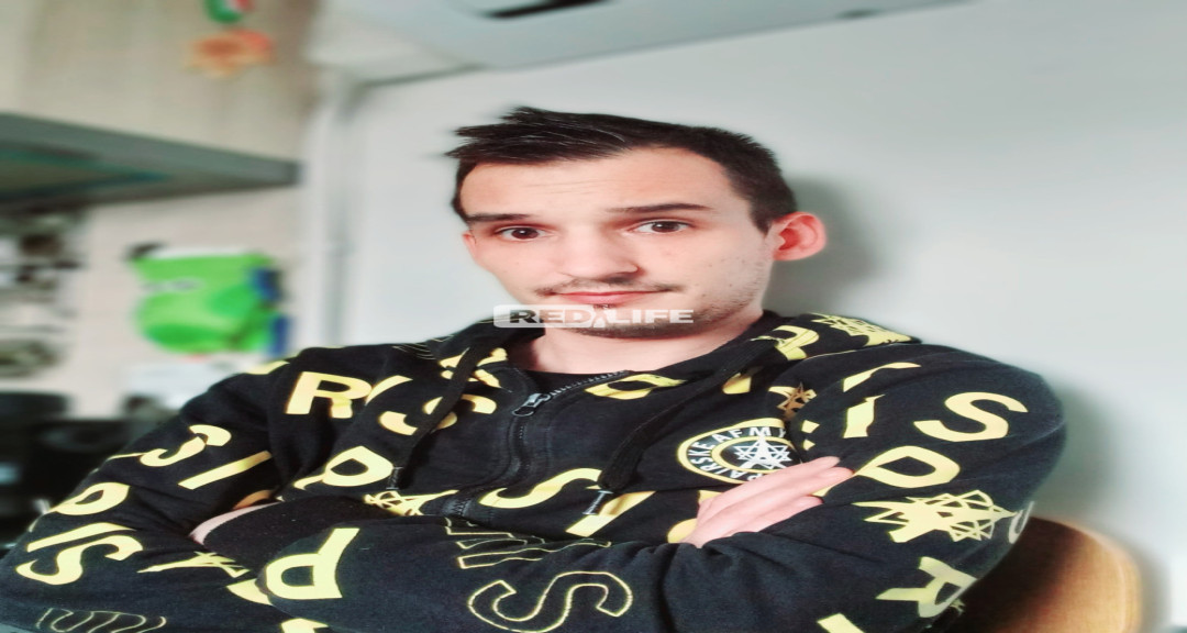 Hell&oacute;. Egy 29 &eacute;ves, fiatal,