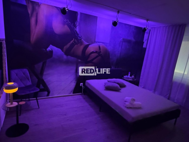 erotikus stúdió escort munka külön