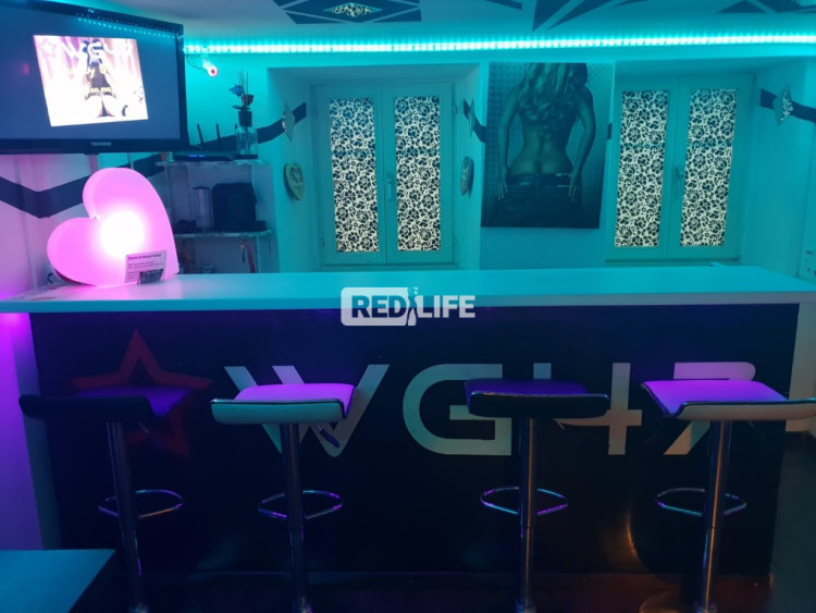 magas kereset privát stúdió