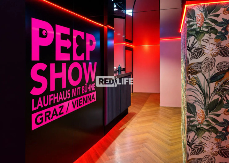 külön szállás nightclub peepshow rugalmas