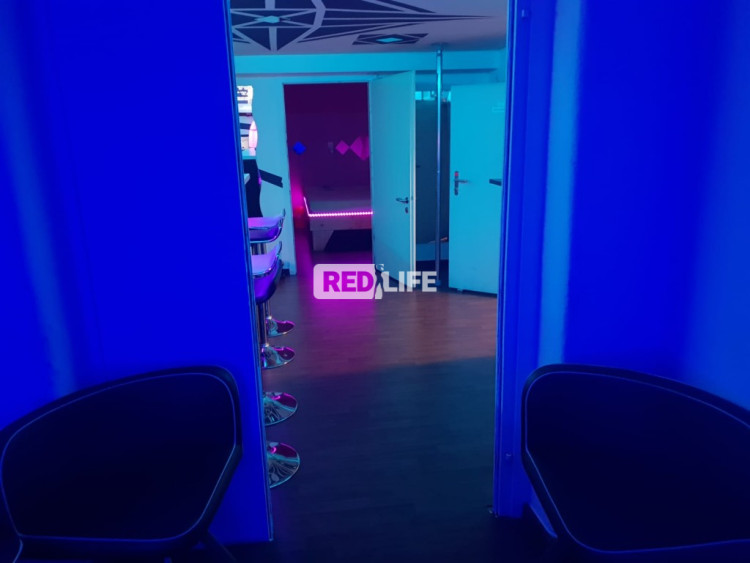 magas kereset privát stúdió
