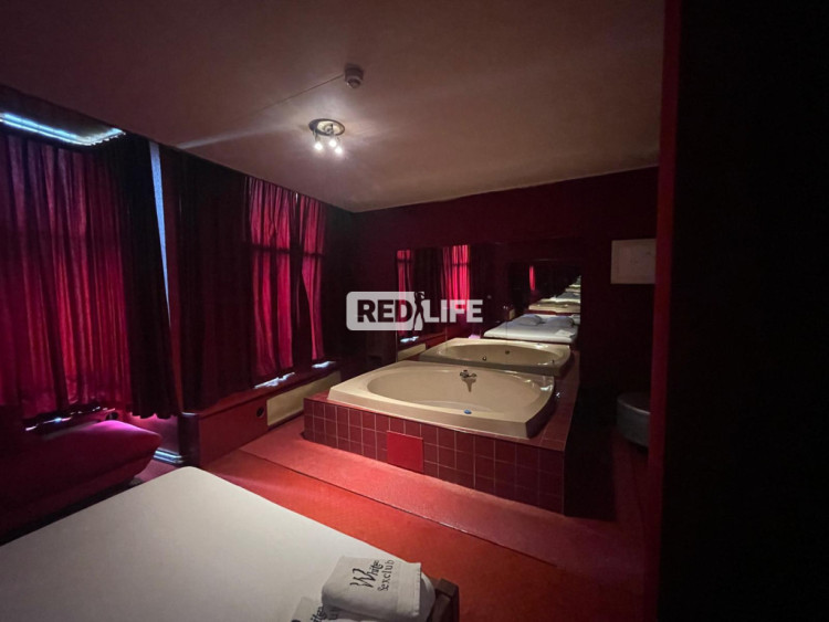 escort munka luxus nightclub piros