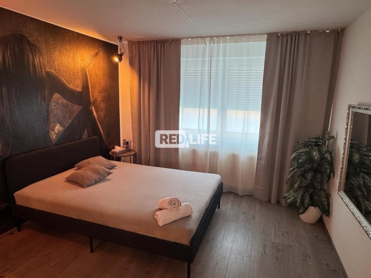erotikus stúdió escort munka külön