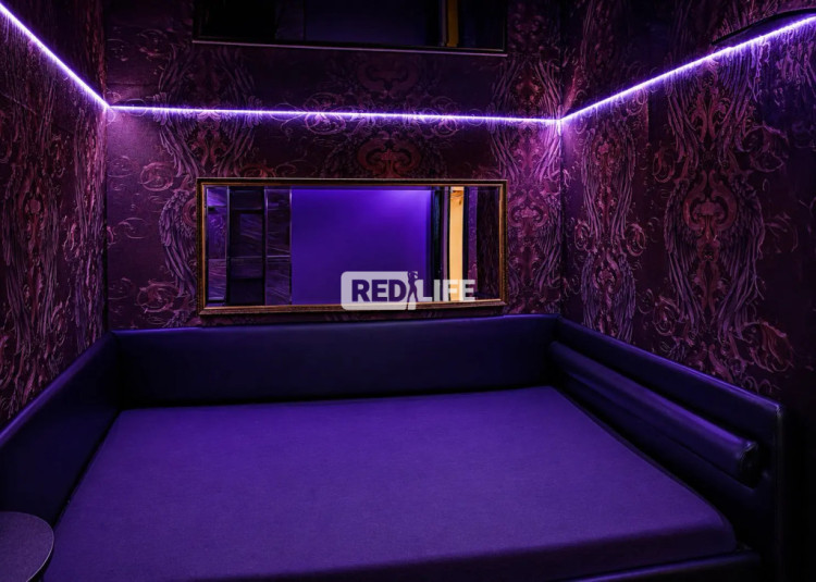 külön szállás nightclub peepshow rugalmas