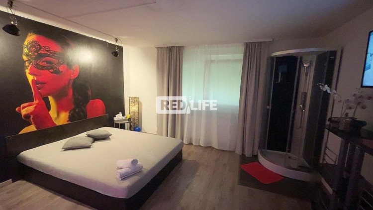 erotikus stúdió escort munka külön